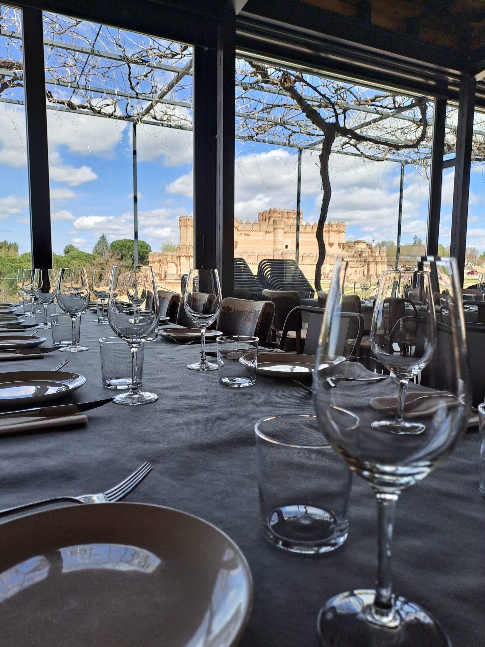 restaurante con vistas al castillo de Coca